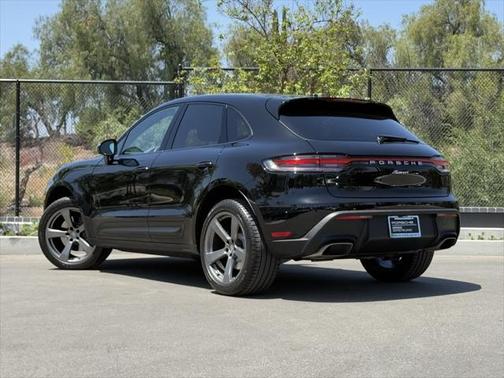 2025 Porsche Macan Base