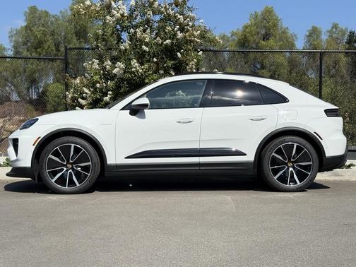 2025 Porsche Macan 4