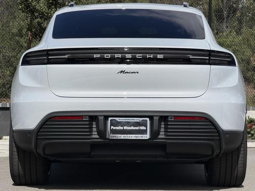2026 Porsche Macan 