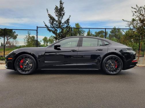 2026 Porsche Panamera GTS