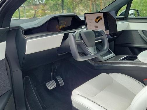 2022 Tesla Model X Plaid Tri Motor All-Wheel Drive
