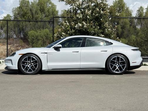 2025 Porsche Taycan 