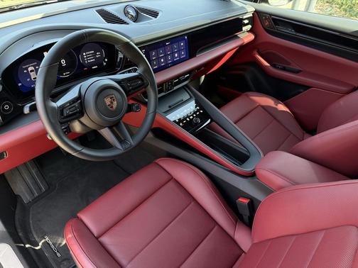 2025 Porsche Macan 4