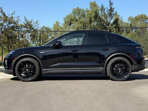 2025 Porsche Macan 4