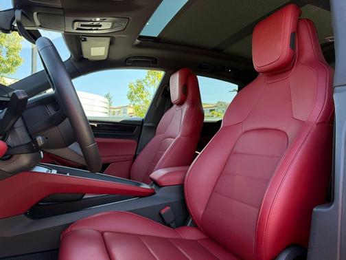 2025 Porsche Macan 4