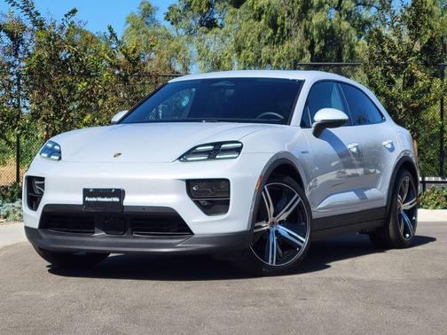 2025 Porsche Macan Loaner