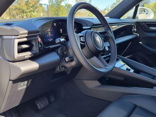 2025 Porsche Macan Loaner