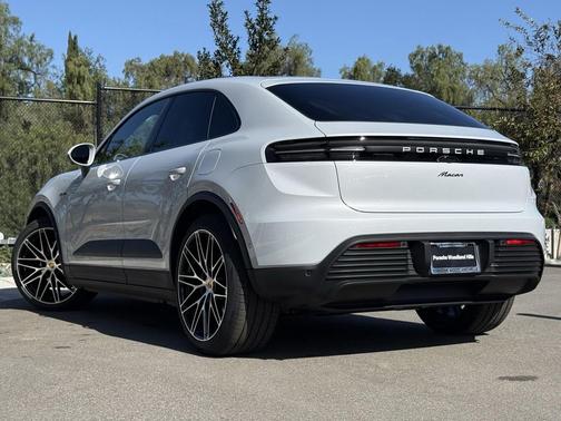 2026 Porsche Macan 