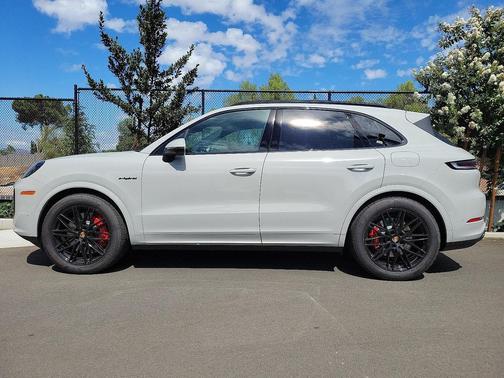 2025 Porsche Cayenne S