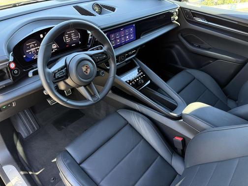 2025 Porsche Macan 4S