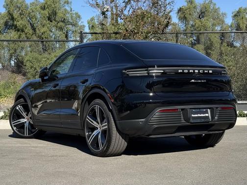 2025 Porsche Macan 4S