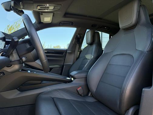 2025 Porsche Macan 4S