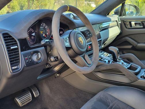 2023 Porsche Cayenne Turbo GT