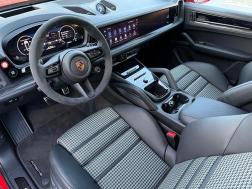 2026 Porsche Cayenne GTS