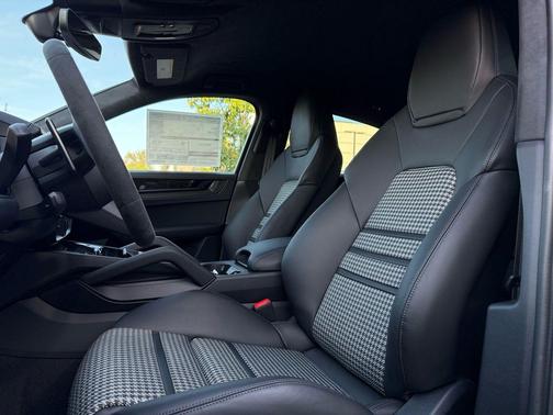2026 Porsche Cayenne GTS