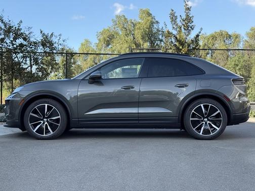 2025 Porsche Macan 4