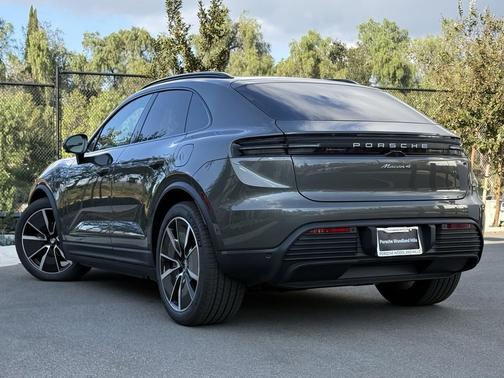 2025 Porsche Macan 4
