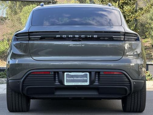 2025 Porsche Macan 4