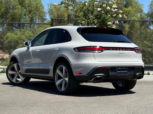 2025 Porsche Macan Loaner
