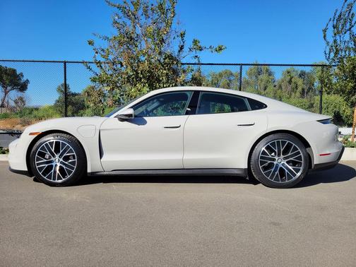 2022 Porsche Taycan 