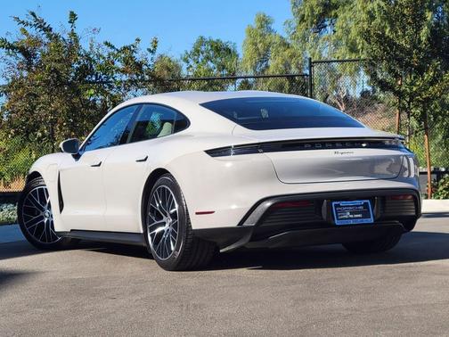 2022 Porsche Taycan 