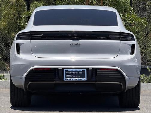 2025 Porsche Macan Turbo
