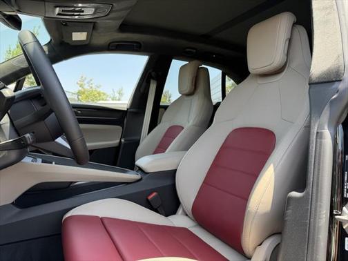 2025 Porsche Macan Turbo