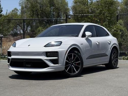 2025 Porsche Macan Turbo
