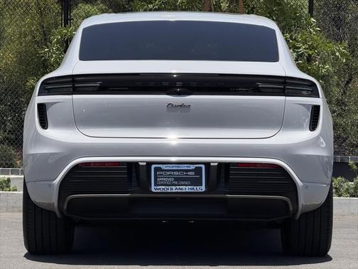 2025 Porsche Macan Turbo