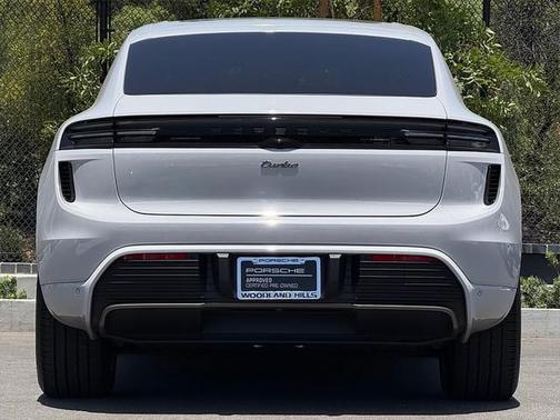 2025 Porsche Macan Turbo