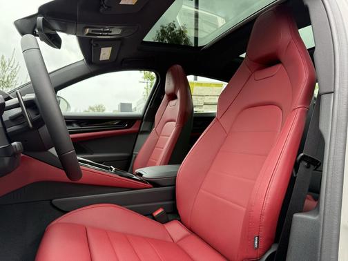 2026 Porsche Panamera 4