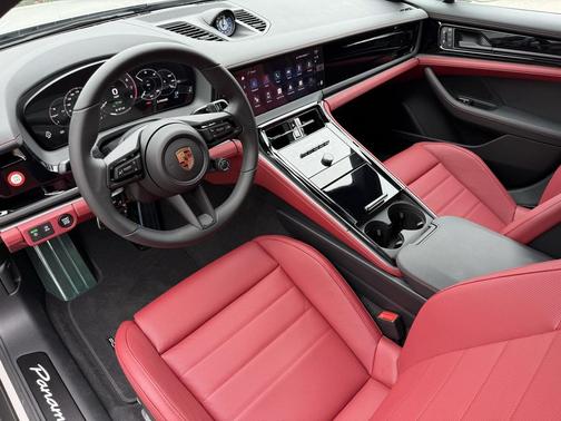 2026 Porsche Panamera 4