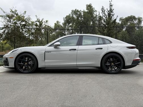 2026 Porsche Panamera 4