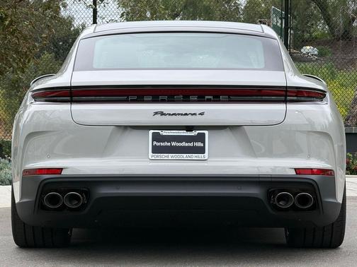 2026 Porsche Panamera 4