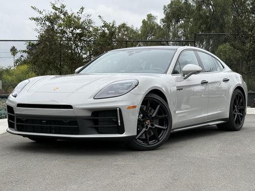 2026 Porsche Panamera 4