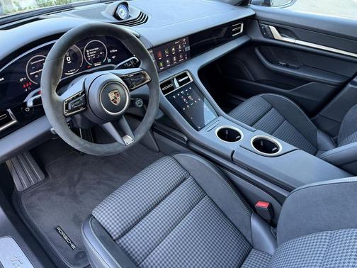 2025 Porsche Taycan 4S