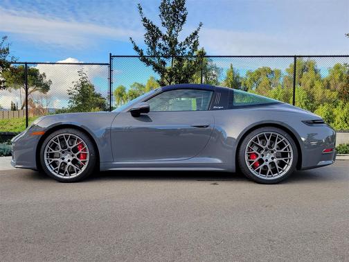 2026 Porsche 911 Targa 4S