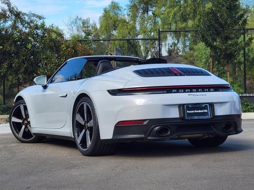 2025 Porsche 911 Carrera