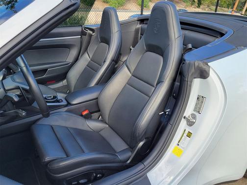 2025 Porsche 911 Carrera