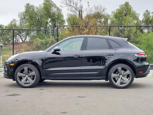 2025 Porsche Macan Base