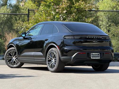 2026 Porsche Macan Macan Electric