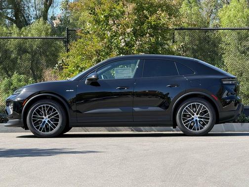 2026 Porsche Macan Macan Electric