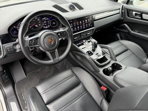 2022 Porsche Cayenne Platinum Edition