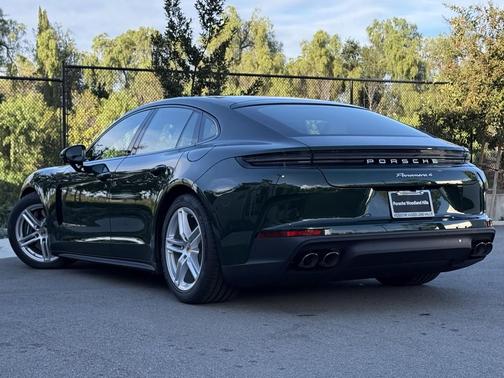 2026 Porsche Panamera 4