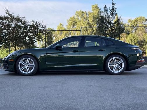 2026 Porsche Panamera 4