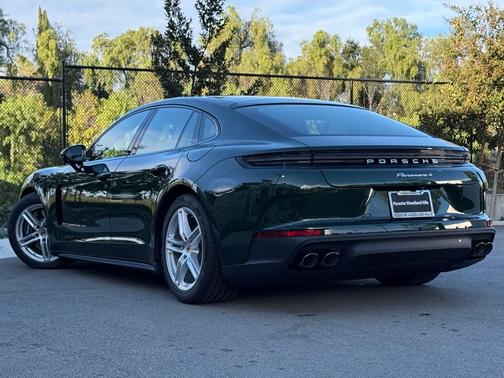 2026 Porsche Panamera 4