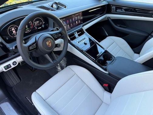 2026 Porsche Panamera 4