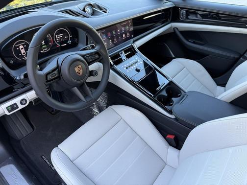 2026 Porsche Panamera 4