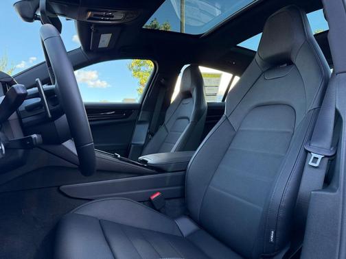 2026 Porsche Panamera 4
