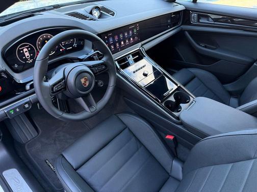 2026 Porsche Panamera 4